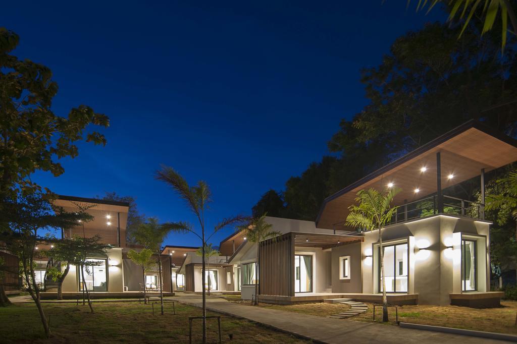 Sea Space Villa Phuket Rawai Exterior photo